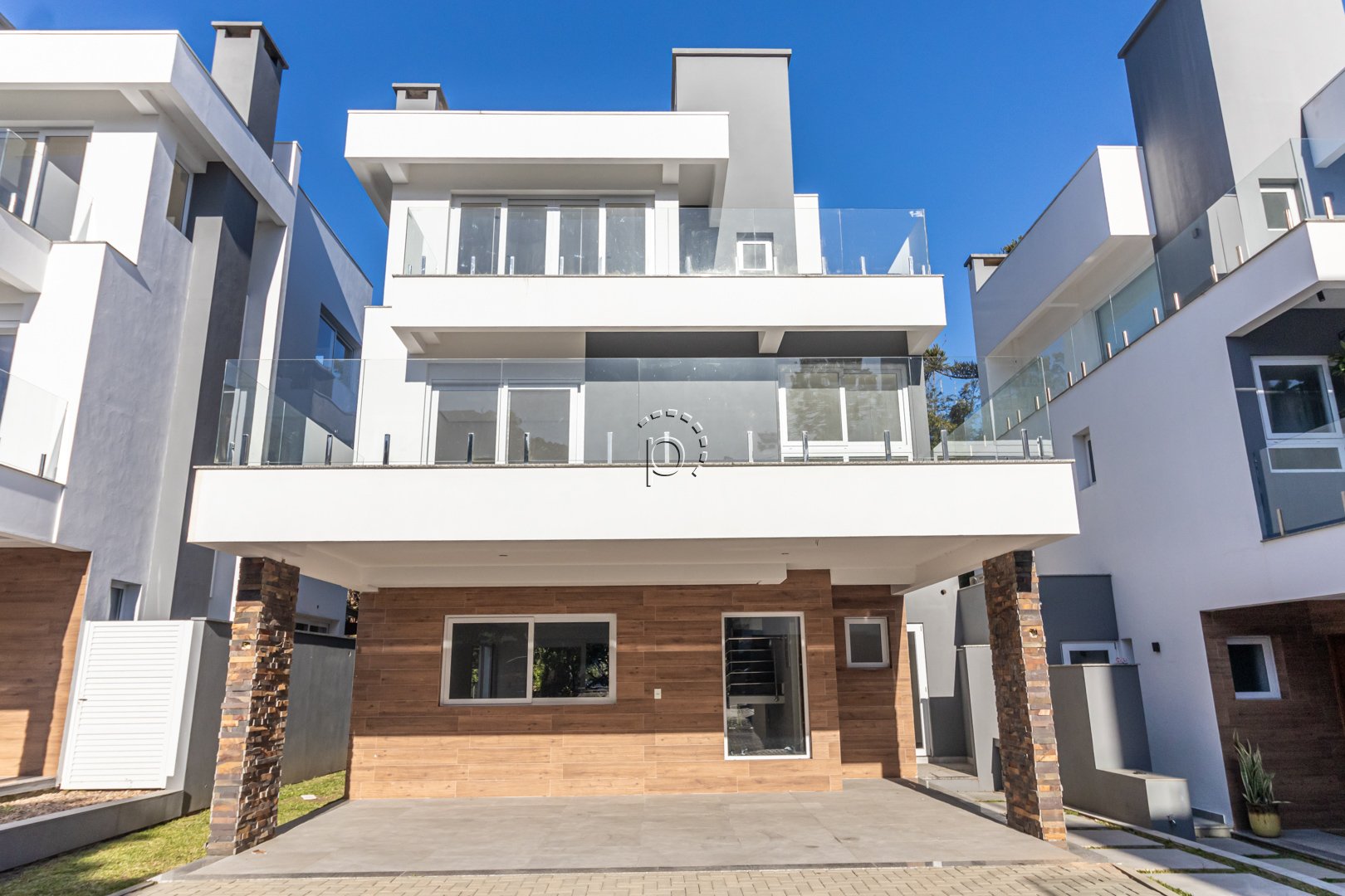 Casa em Condomínio à venda com 296m², 3 quartos, 3 suítes, 4 vagas no bairro Pedra Redonda em Porto Alegre
