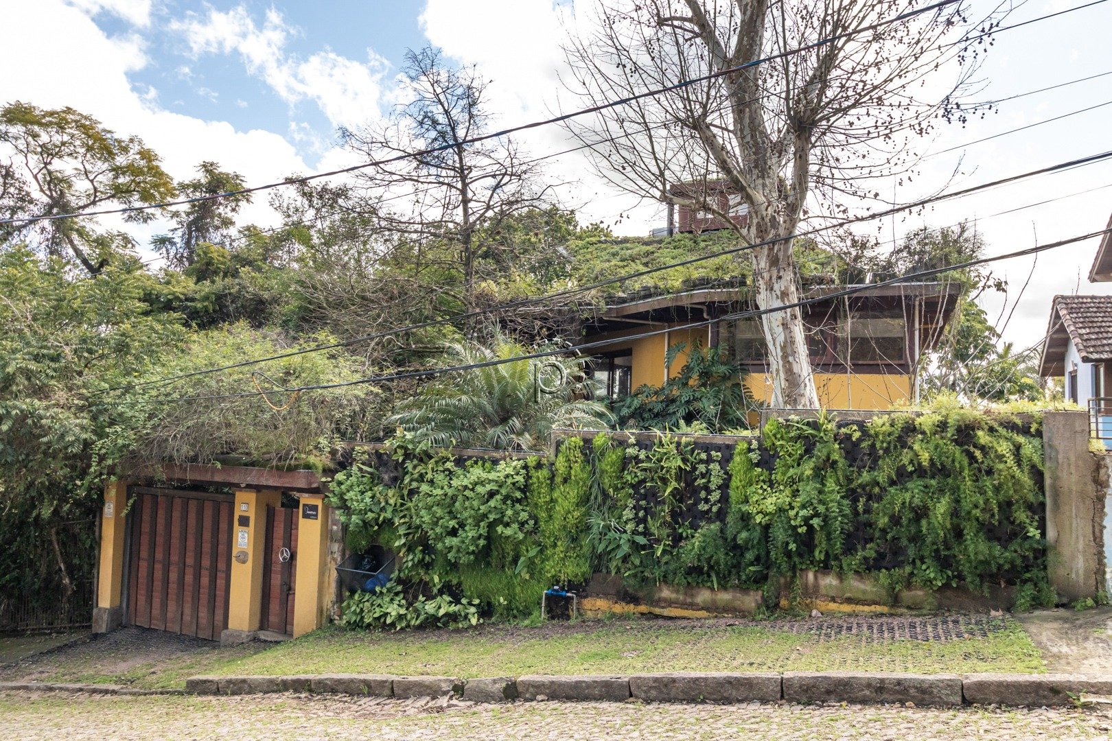 Casa à venda com 530m², 4 quartos, 3 vagas no bairro Vila Conceição em Porto Alegre