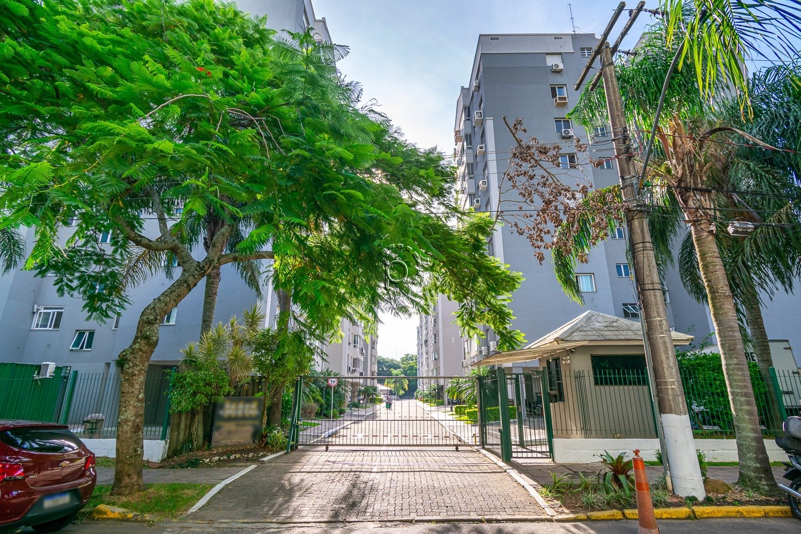 Apartamento à venda com 57m², 2 quartos, 1 vaga no bairro Cavalhada em Porto Alegre