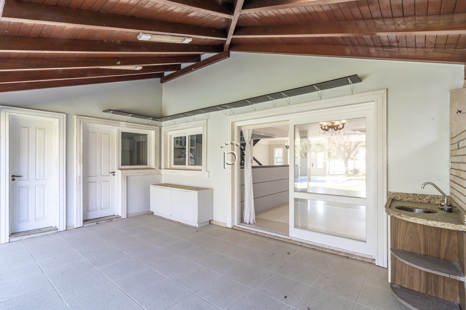 Casa em Condomínio para alugar com 250m², 3 quartos, 1 suíte, 4 vagas no bairro Terra Ville em Porto Alegre - Foto 15