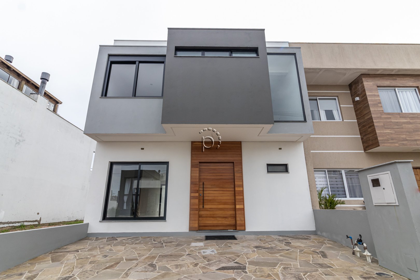 Casa em Condomínio à venda com 158m², 3 quartos, 3 suítes, 2 vagas no bairro Hípica em Porto Alegre