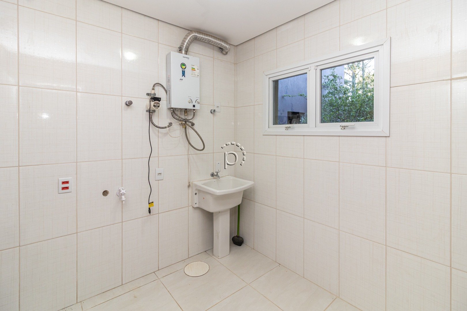 Casa para alugar com 308m², 2 quartos, 1 suíte no bairro Hípica em Porto Alegre - Foto 30