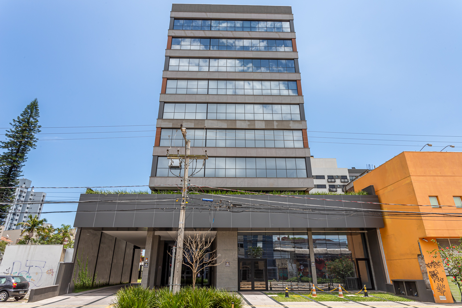Sala para alugar com 40m² no bairro Menino Deus em Porto Alegre
