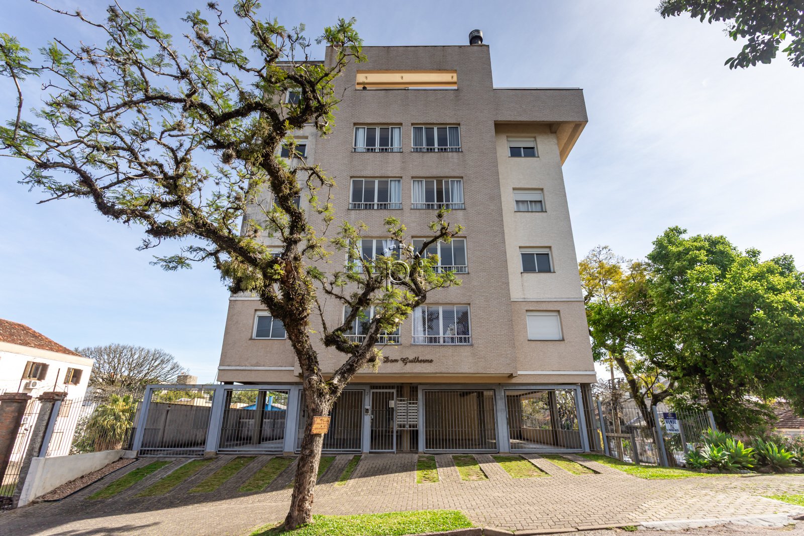Apartamento à venda com 77m², 2 quartos, 1 suíte, 2 vagas no bairro Teresópolis em Porto Alegre