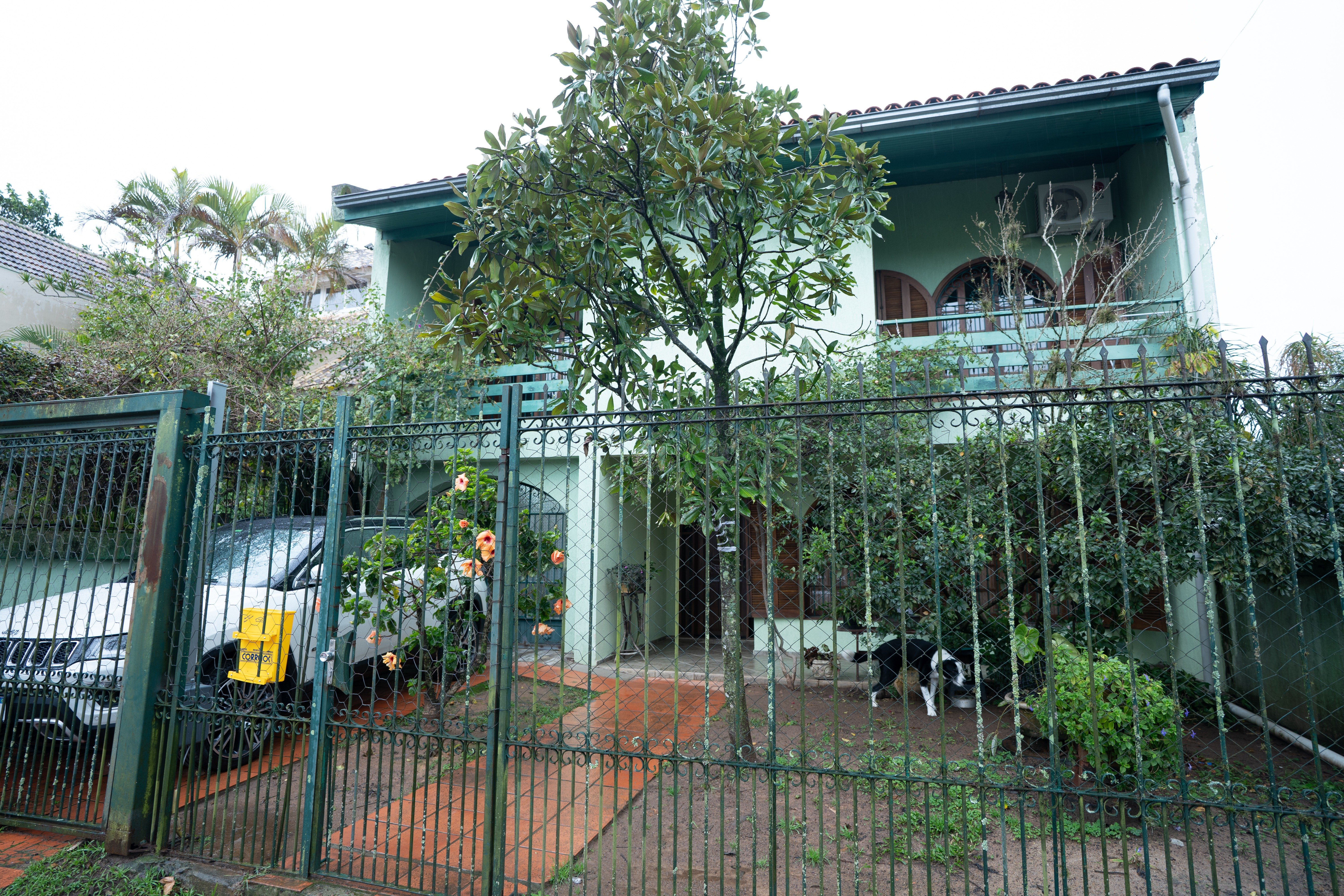 Casa para alugar com 280m², 5 quartos, 1 suíte, 2 vagas no bairro Ipanema em Porto Alegre