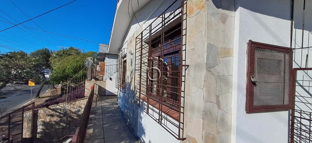 Casa à venda com 162m², 3 quartos, 1 suíte no bairro Nonoai em Porto Alegre