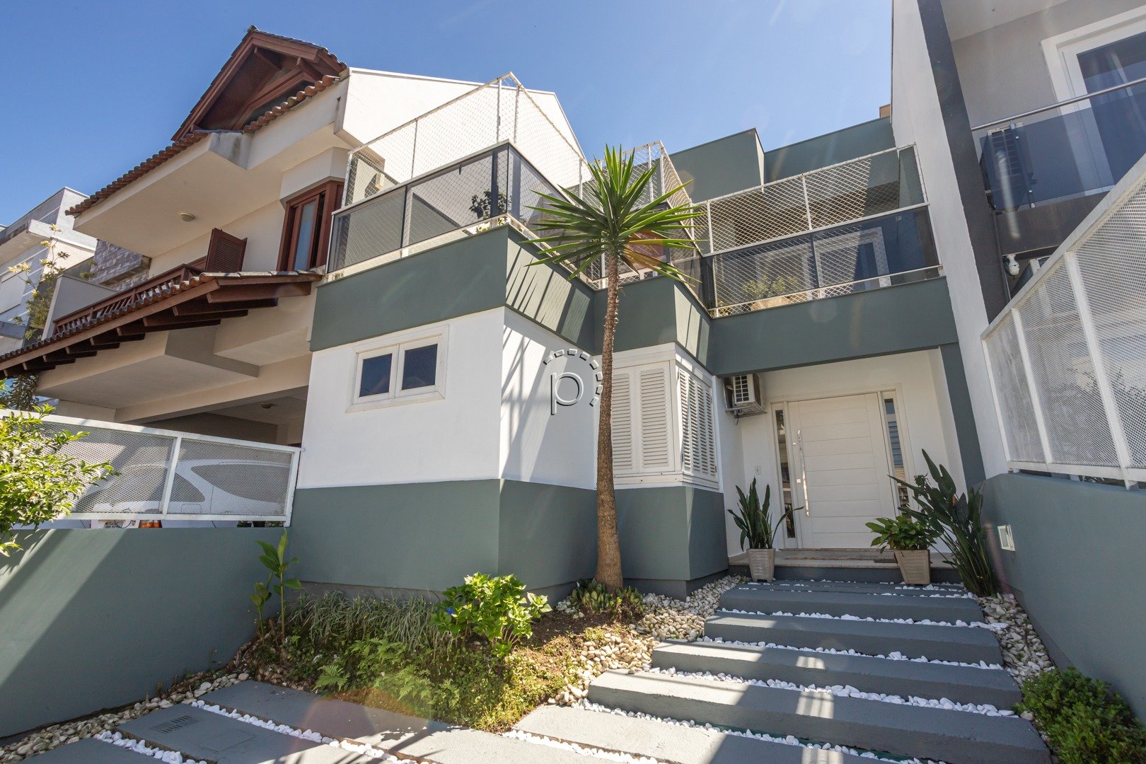 Casa em Condomínio à venda com 210m², 3 quartos, 2 suítes, 2 vagas no bairro Hípica em Porto Alegre