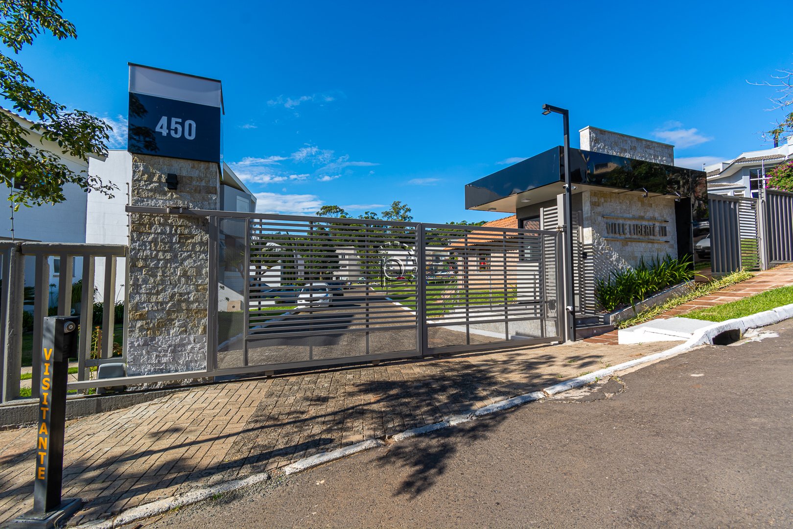 Terreno em Condomínio à venda com 210m² no bairro Vila Nova em Porto Alegre