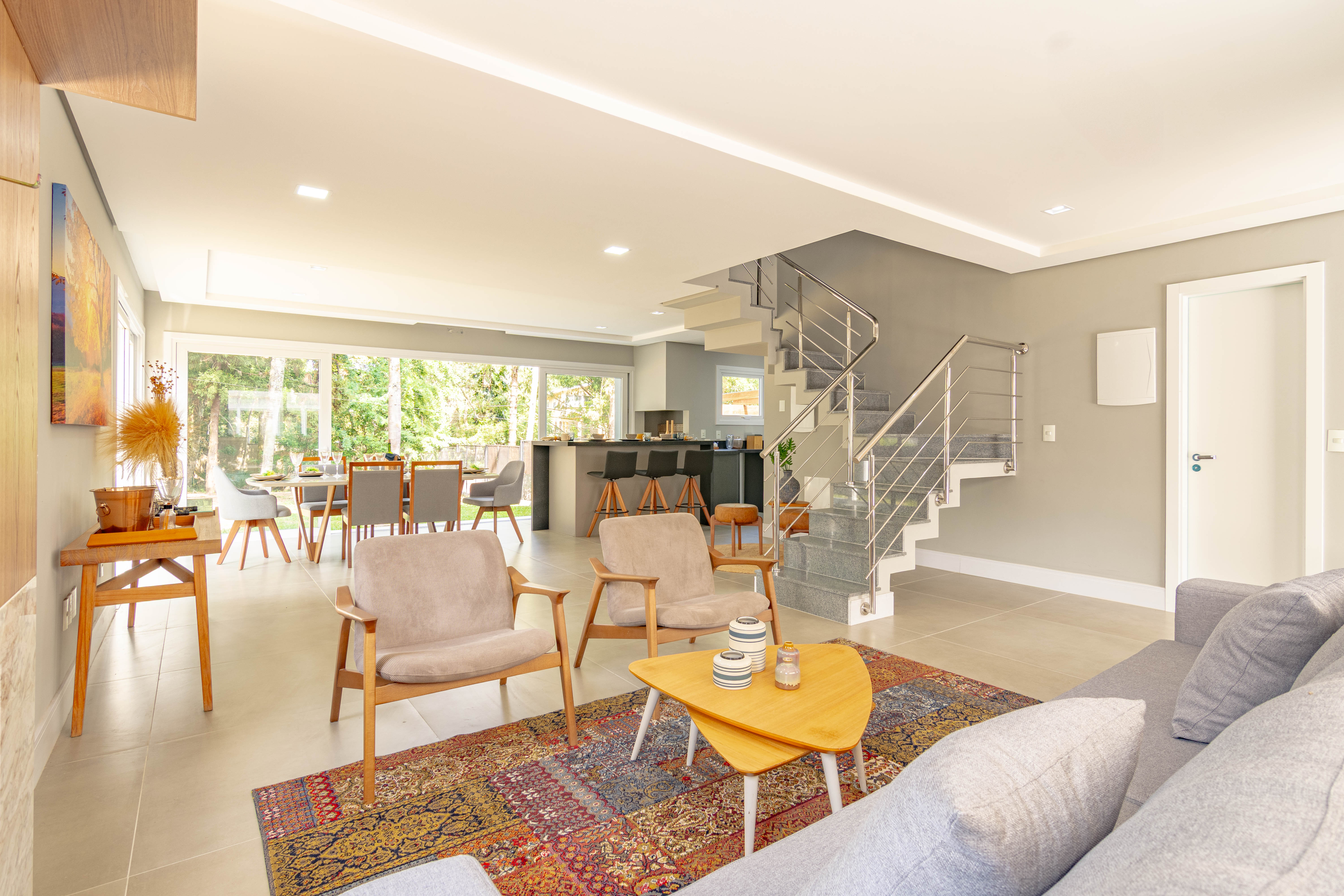 Casa em Condomínio para alugar com 300m², 3 quartos, 3 suítes, 3 vagas no bairro Pedra Redonda em Porto Alegre