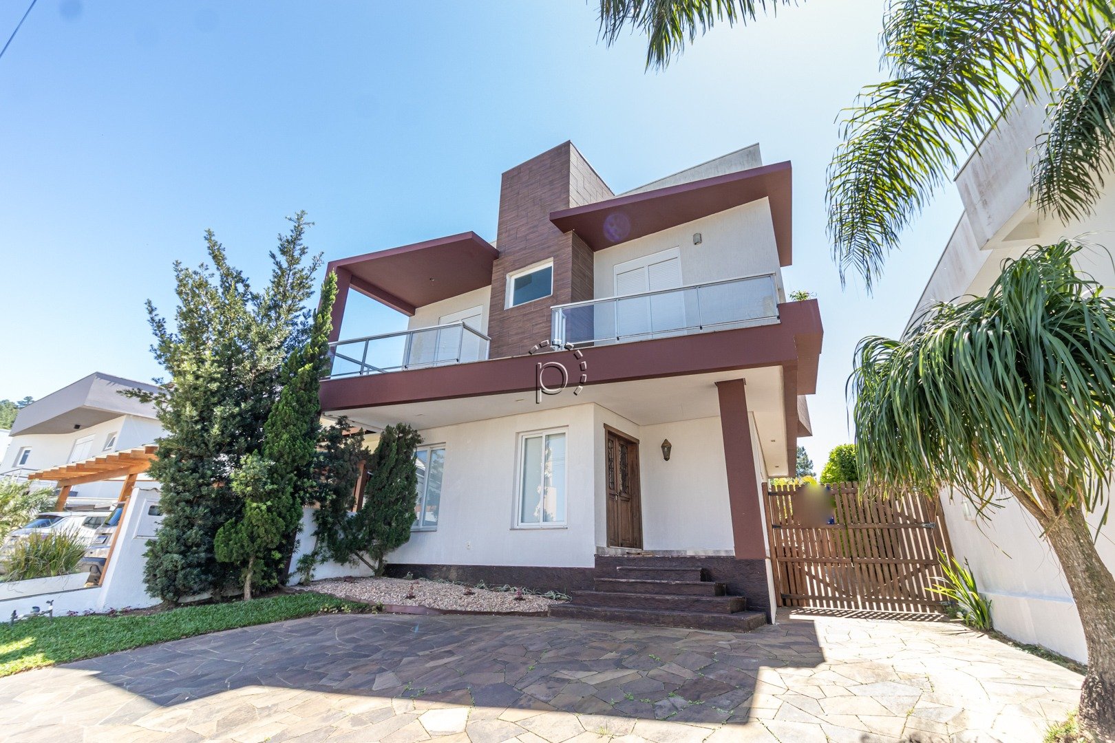 Casa em Condomínio à venda com 186m², 3 quartos, 1 suíte, 4 vagas no bairro Hípica em Porto Alegre