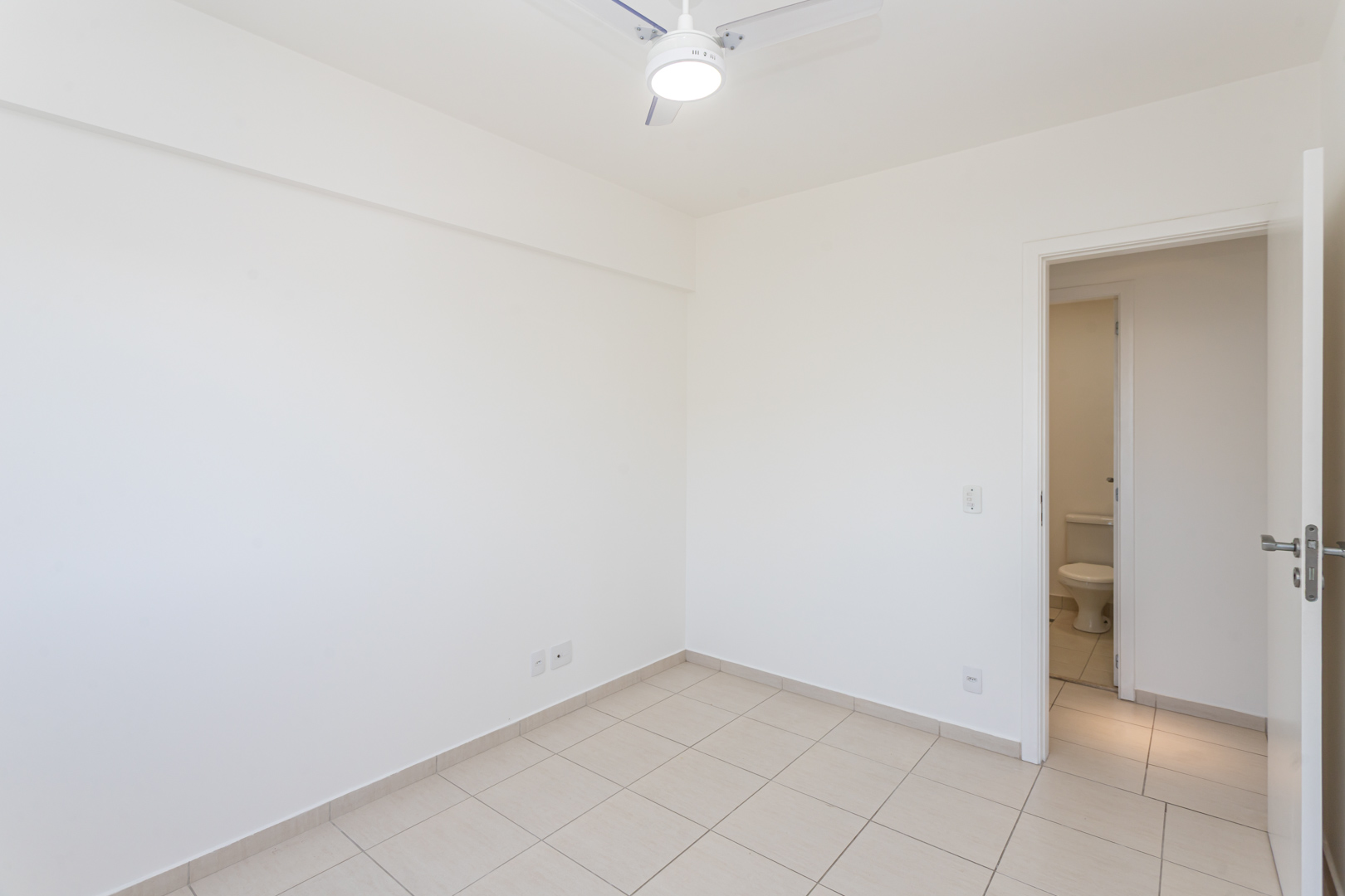 Apartamento para alugar com 86m², 3 quartos no bairro Tristeza em Porto Alegre - Foto 13