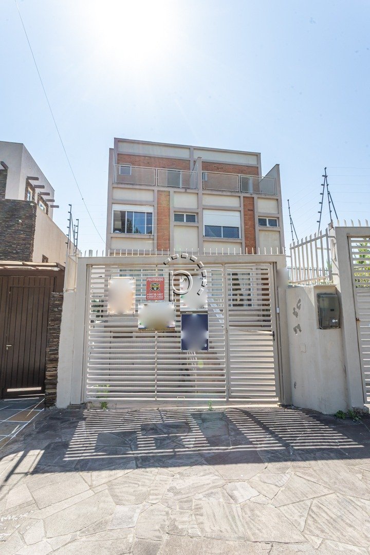 Casa para alugar com 180m², 3 quartos, 3 suítes, 3 vagas no bairro Guarujá em Porto Alegre