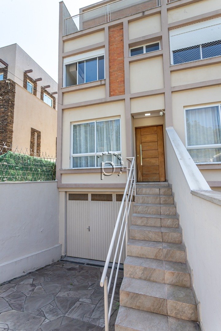Casa para alugar com 180m², 3 quartos, 3 suítes, 3 vagas no bairro Guarujá em Porto Alegre - Foto 2
