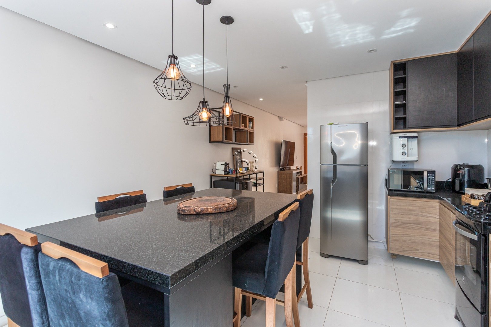 Casa para alugar com 180m², 3 quartos, 3 suítes, 3 vagas no bairro Guarujá em Porto Alegre - Foto 11