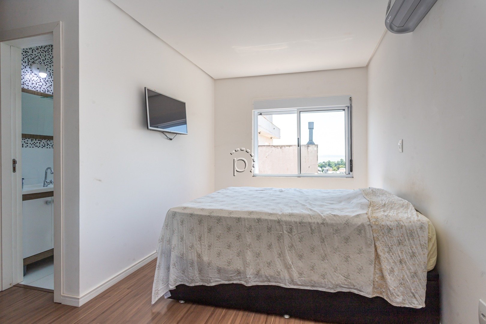 Casa para alugar com 180m², 3 quartos, 3 suítes, 3 vagas no bairro Guarujá em Porto Alegre - Foto 14