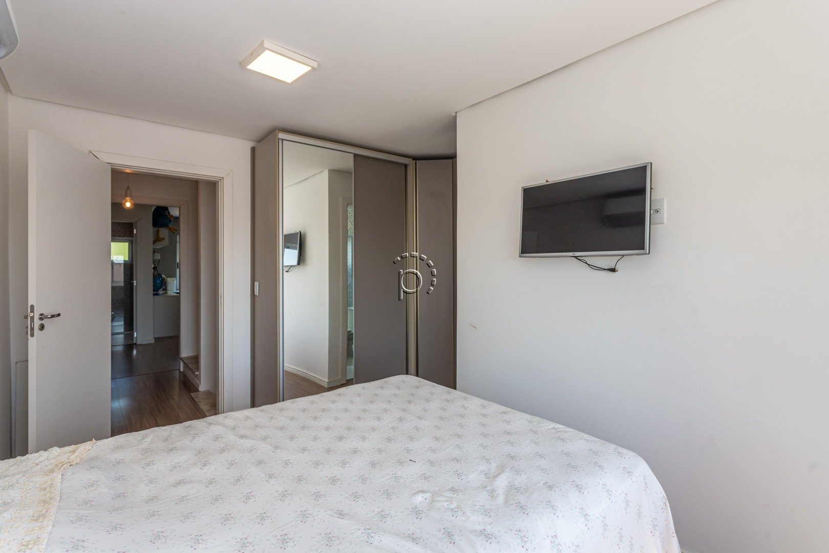 Casa para alugar com 180m², 3 quartos, 3 suítes, 3 vagas no bairro Guarujá em Porto Alegre - Foto 17