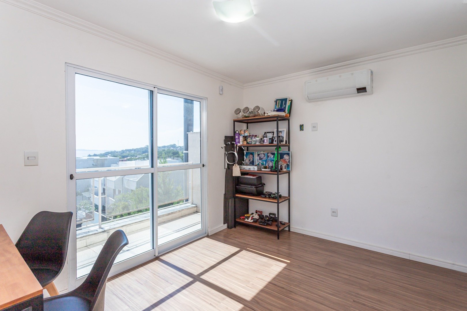 Casa para alugar com 180m², 3 quartos, 3 suítes, 3 vagas no bairro Guarujá em Porto Alegre - Foto 28