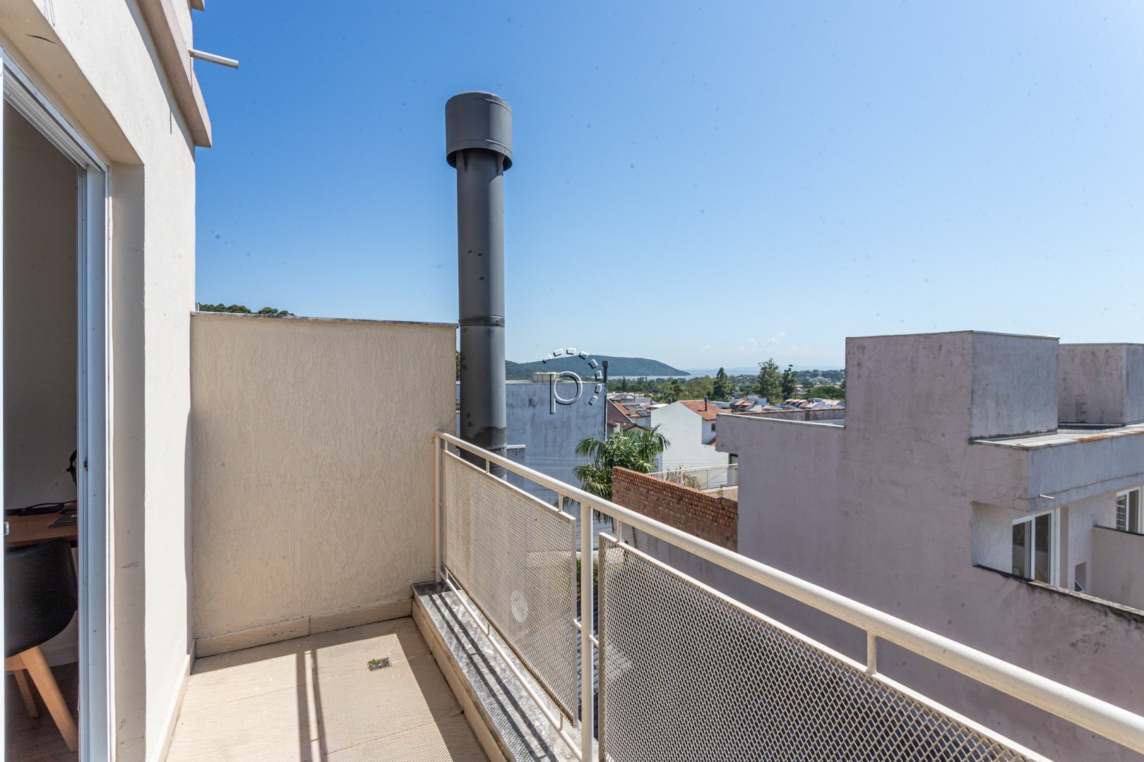 Casa para alugar com 180m², 3 quartos, 3 suítes, 3 vagas no bairro Guarujá em Porto Alegre - Foto 32