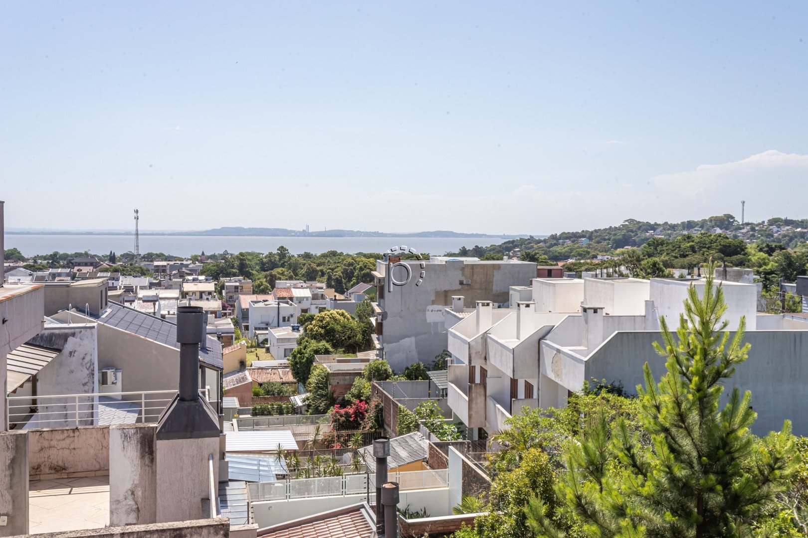 Casa para alugar com 180m², 3 quartos, 3 suítes, 3 vagas no bairro Guarujá em Porto Alegre - Foto 33