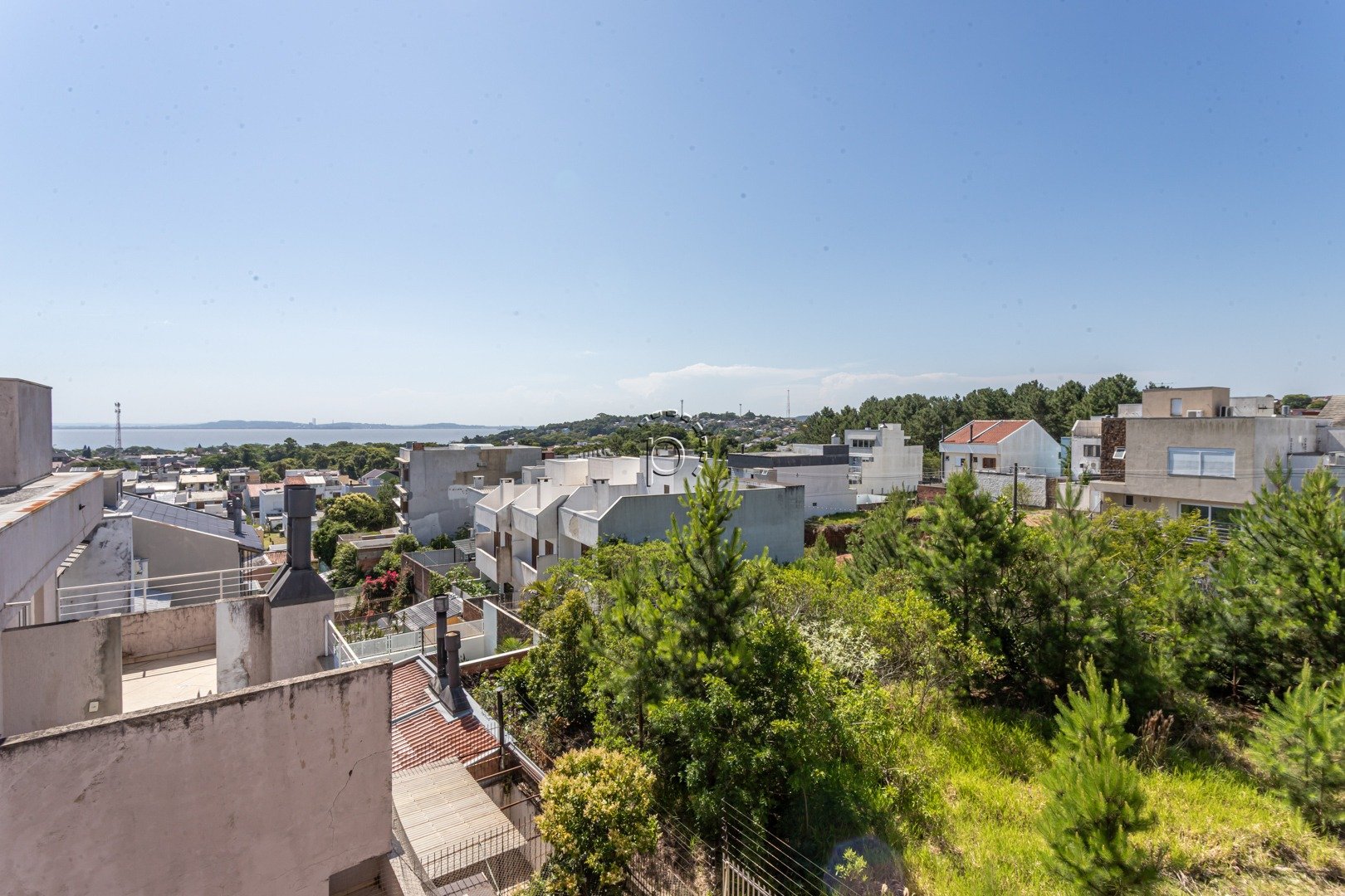 Casa para alugar com 180m², 3 quartos, 3 suítes, 3 vagas no bairro Guarujá em Porto Alegre - Foto 35