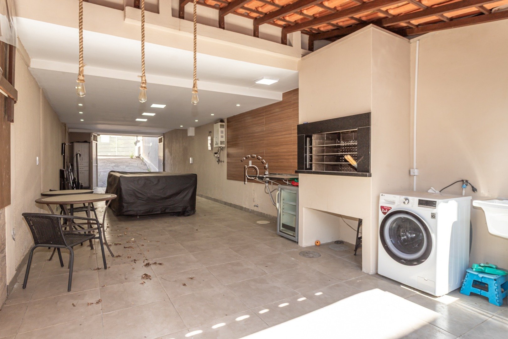 Casa para alugar com 180m², 3 quartos, 3 suítes, 3 vagas no bairro Guarujá em Porto Alegre - Foto 45