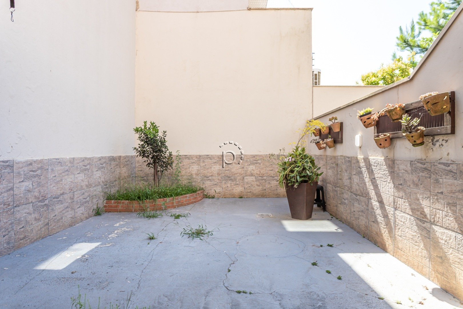 Casa para alugar com 180m², 3 quartos, 3 suítes, 3 vagas no bairro Guarujá em Porto Alegre - Foto 47