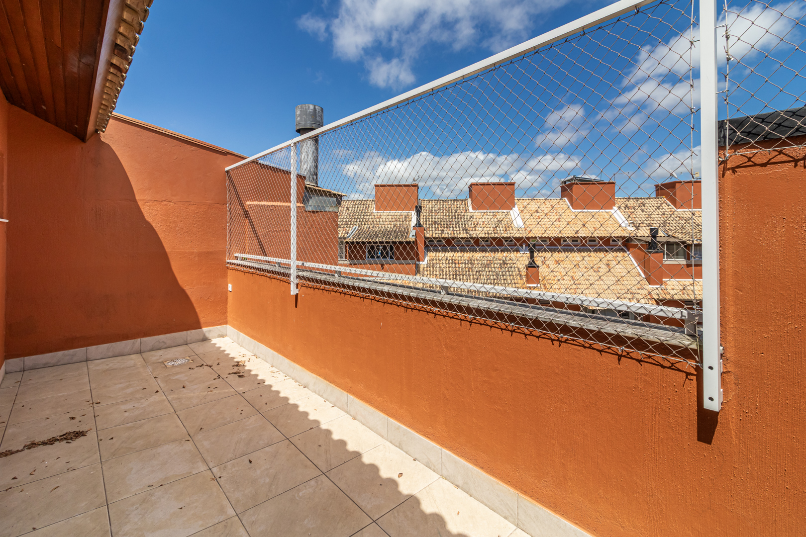 Casa em Condomínio para alugar com 253m², 4 quartos no bairro Vila Assunção em Porto Alegre