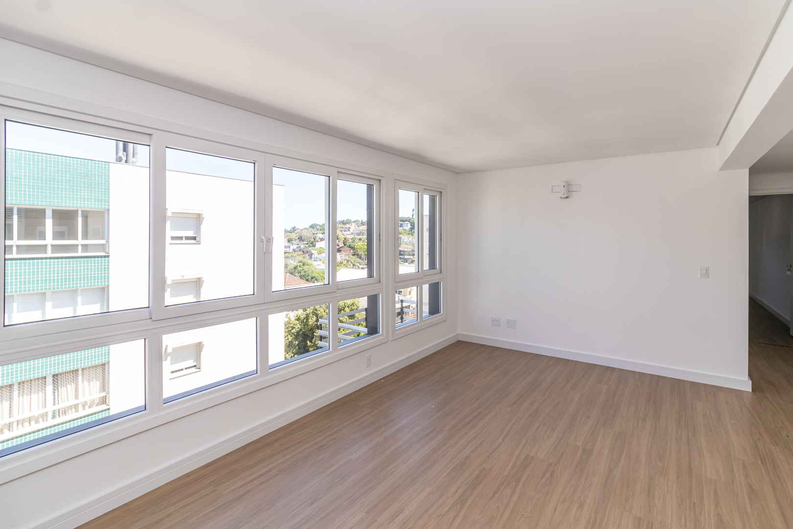 Apartamento para alugar com 86m², 2 quartos, 3 suítes, 2 vagas no bairro Tristeza em Porto Alegre - Foto 2