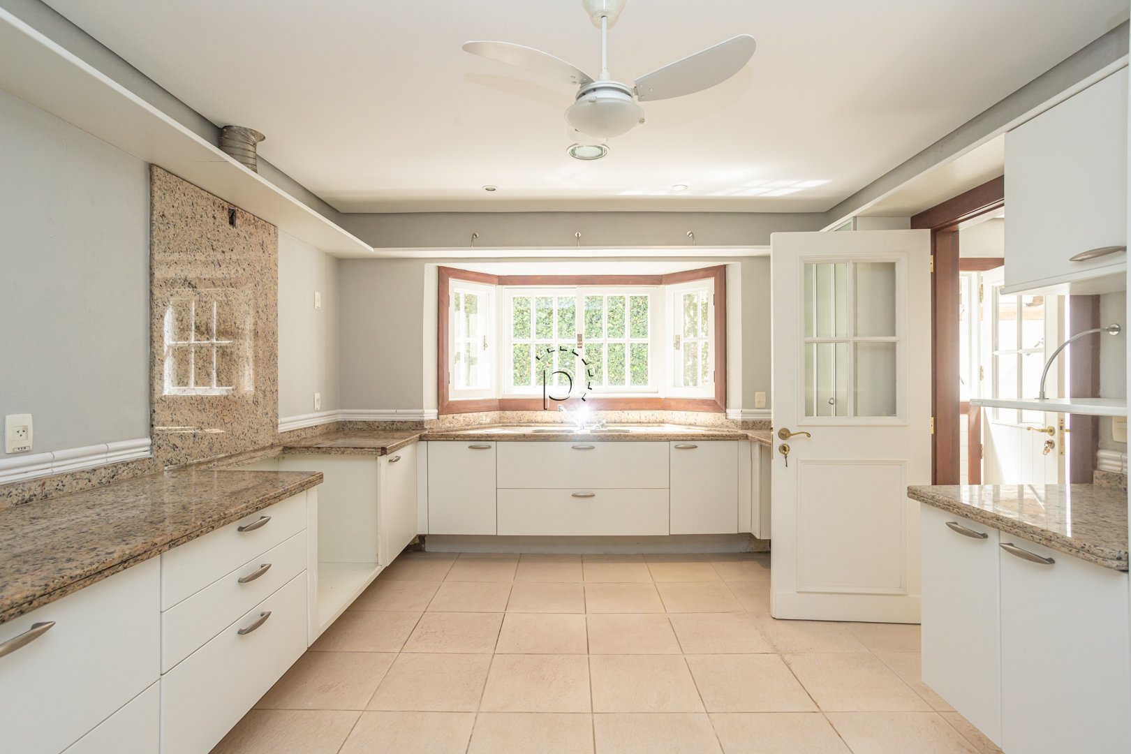 Casa em Condomínio à venda com 491m², 4 quartos, 4 suítes, 4 vagas no bairro Terra Ville em Porto Alegre - Foto 13