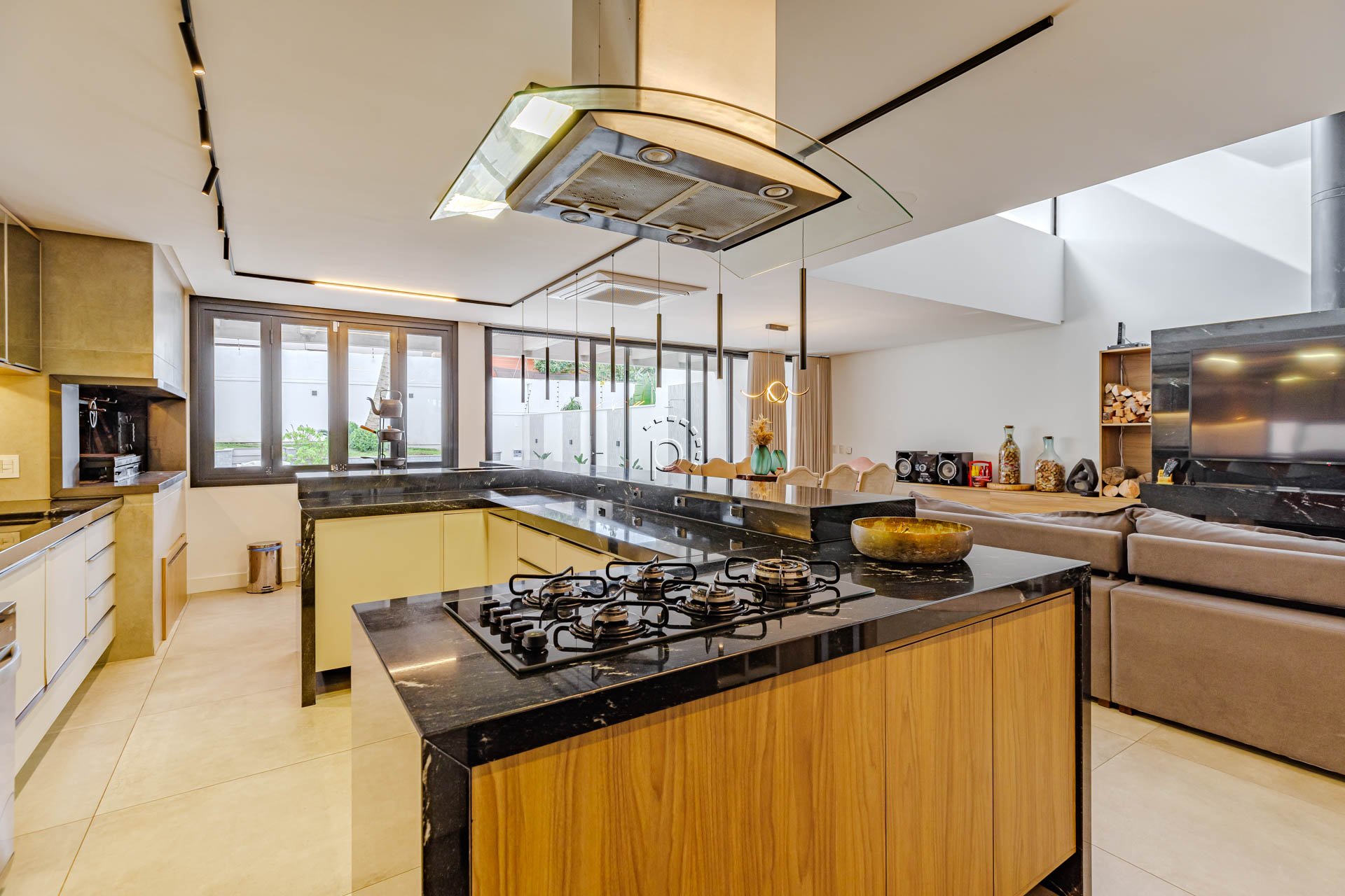 Casa à venda com 380m², 4 quartos, 4 suítes, 4 vagas no bairro Vila Assunção em Porto Alegre - Foto 10