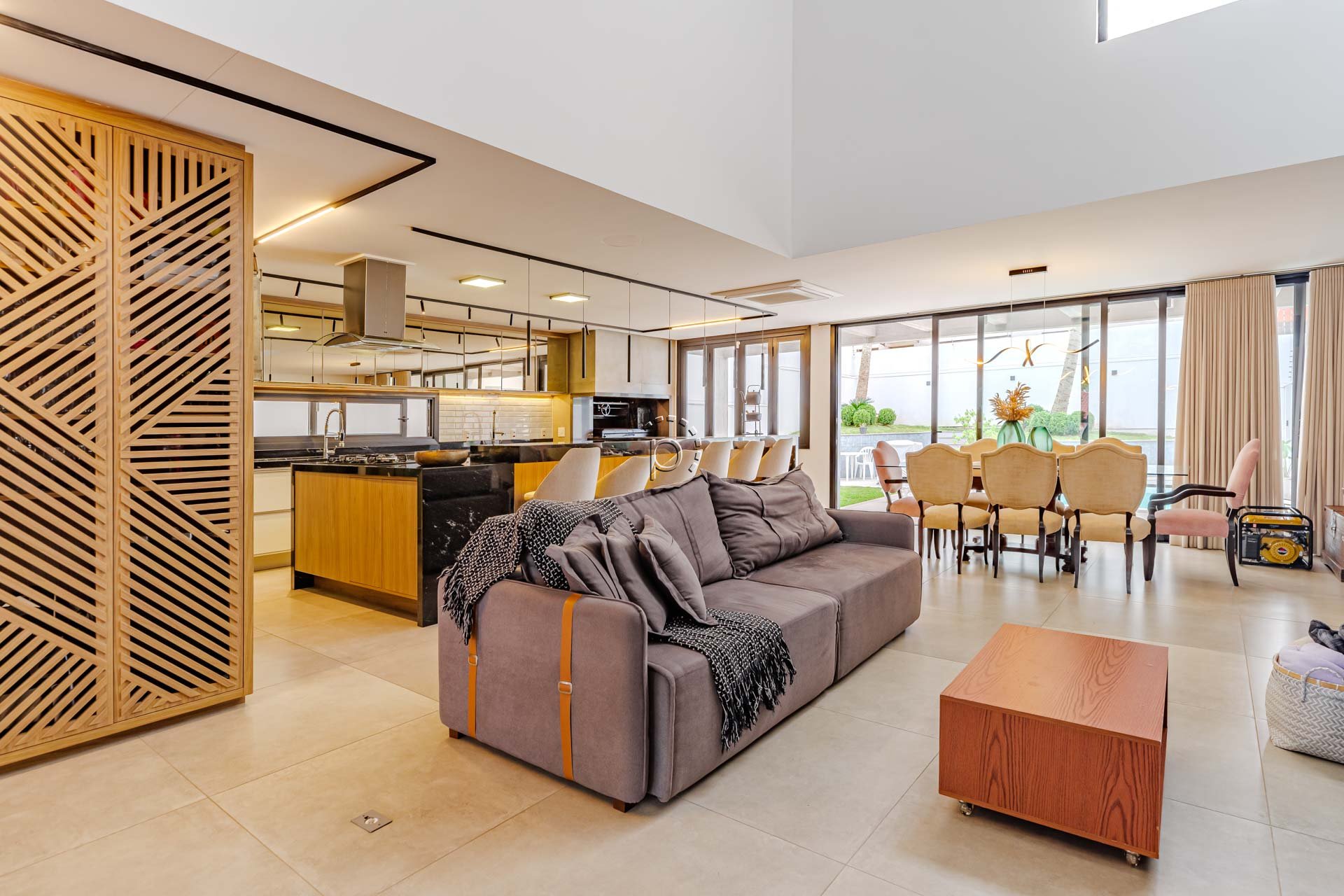 Casa à venda com 380m², 4 quartos, 4 suítes, 4 vagas no bairro Vila Assunção em Porto Alegre - Foto 3