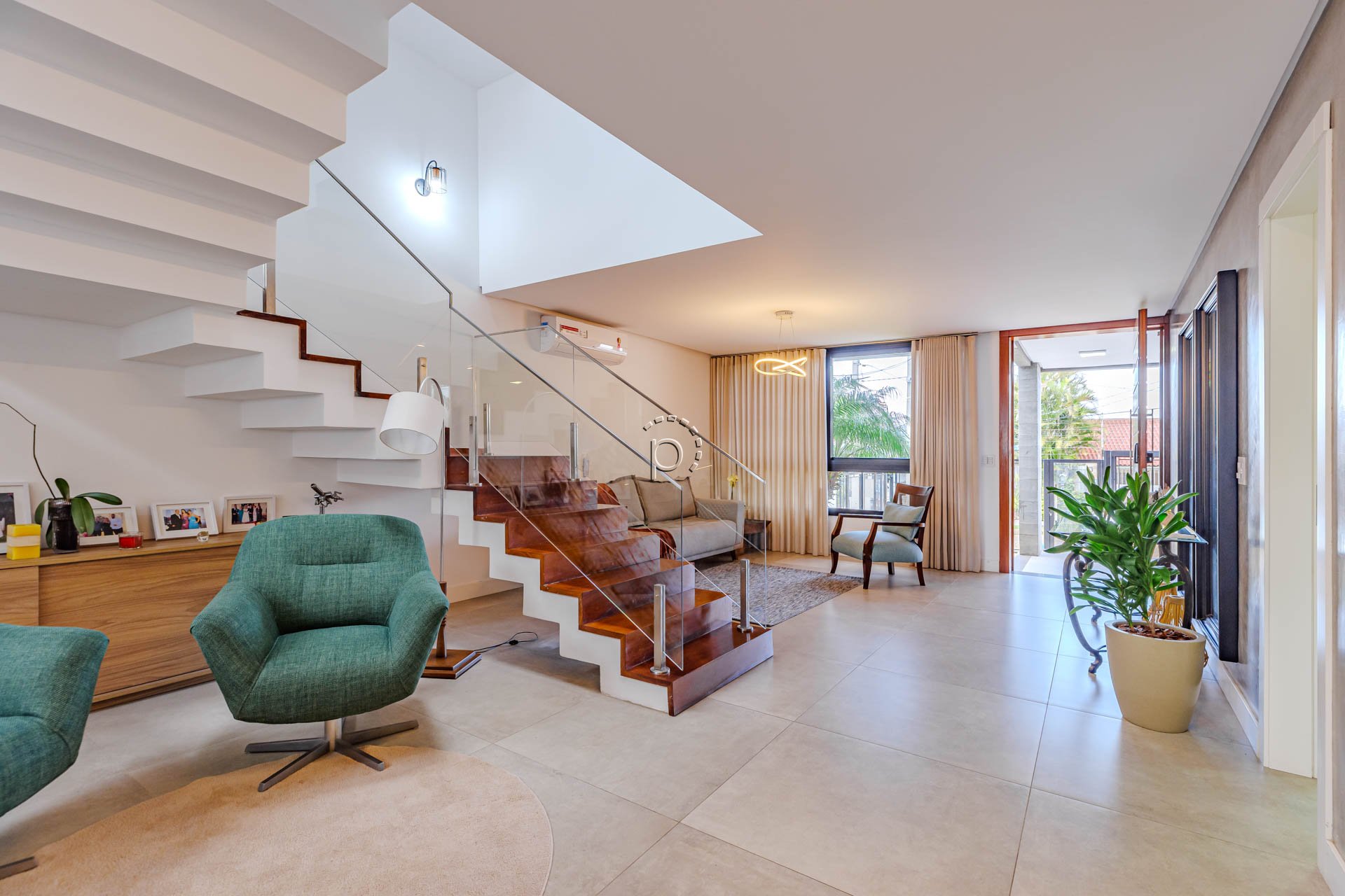 Casa à venda com 380m², 4 quartos, 4 suítes, 4 vagas no bairro Vila Assunção em Porto Alegre - Foto 8