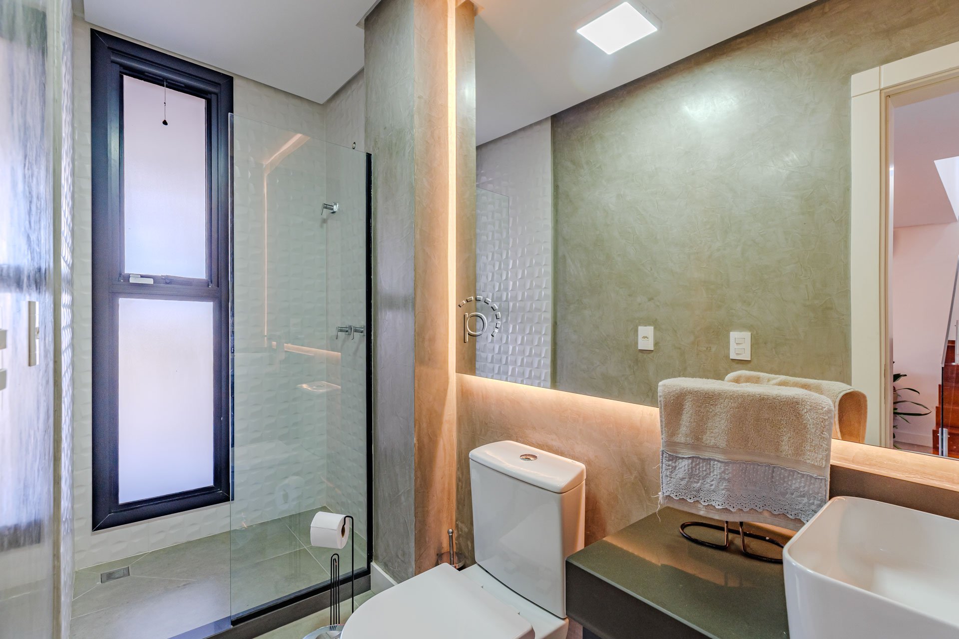 Casa à venda com 380m², 4 quartos, 4 suítes, 4 vagas no bairro Vila Assunção em Porto Alegre - Foto 11