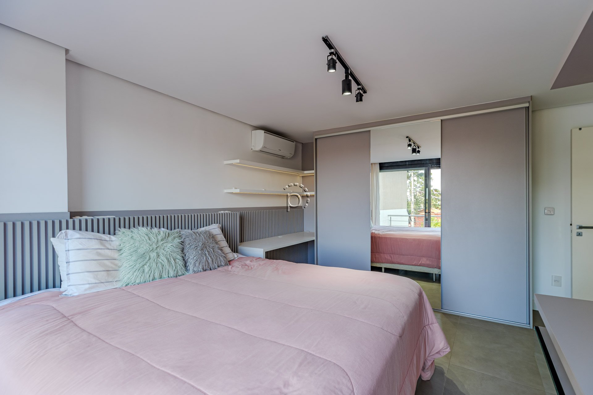 Casa à venda com 380m², 4 quartos, 4 suítes, 4 vagas no bairro Vila Assunção em Porto Alegre - Foto 22