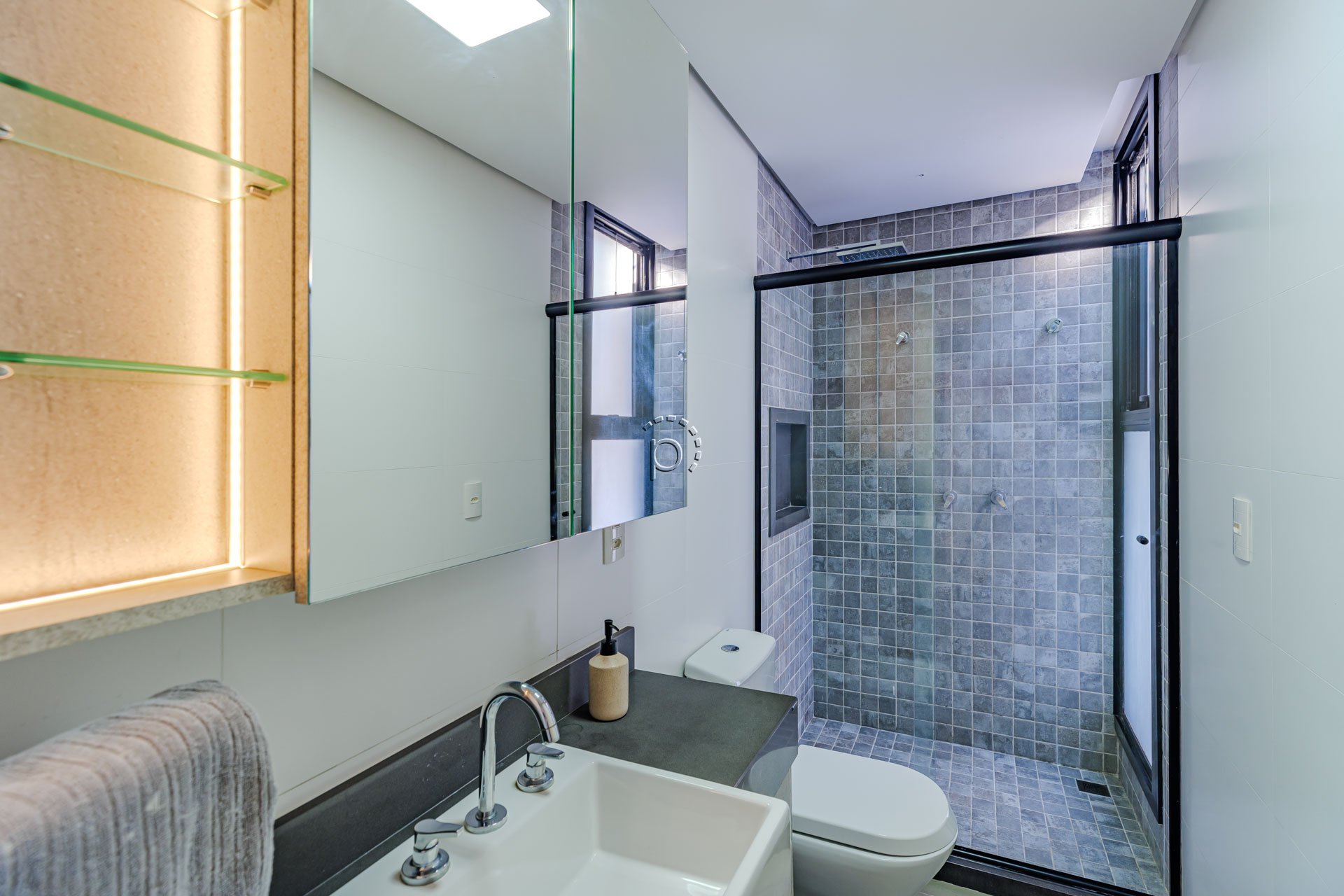 Casa à venda com 380m², 4 quartos, 4 suítes, 4 vagas no bairro Vila Assunção em Porto Alegre - Foto 28