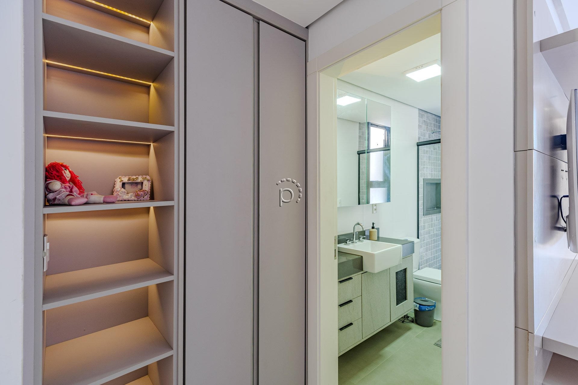 Casa à venda com 380m², 4 quartos, 4 suítes, 4 vagas no bairro Vila Assunção em Porto Alegre - Foto 23