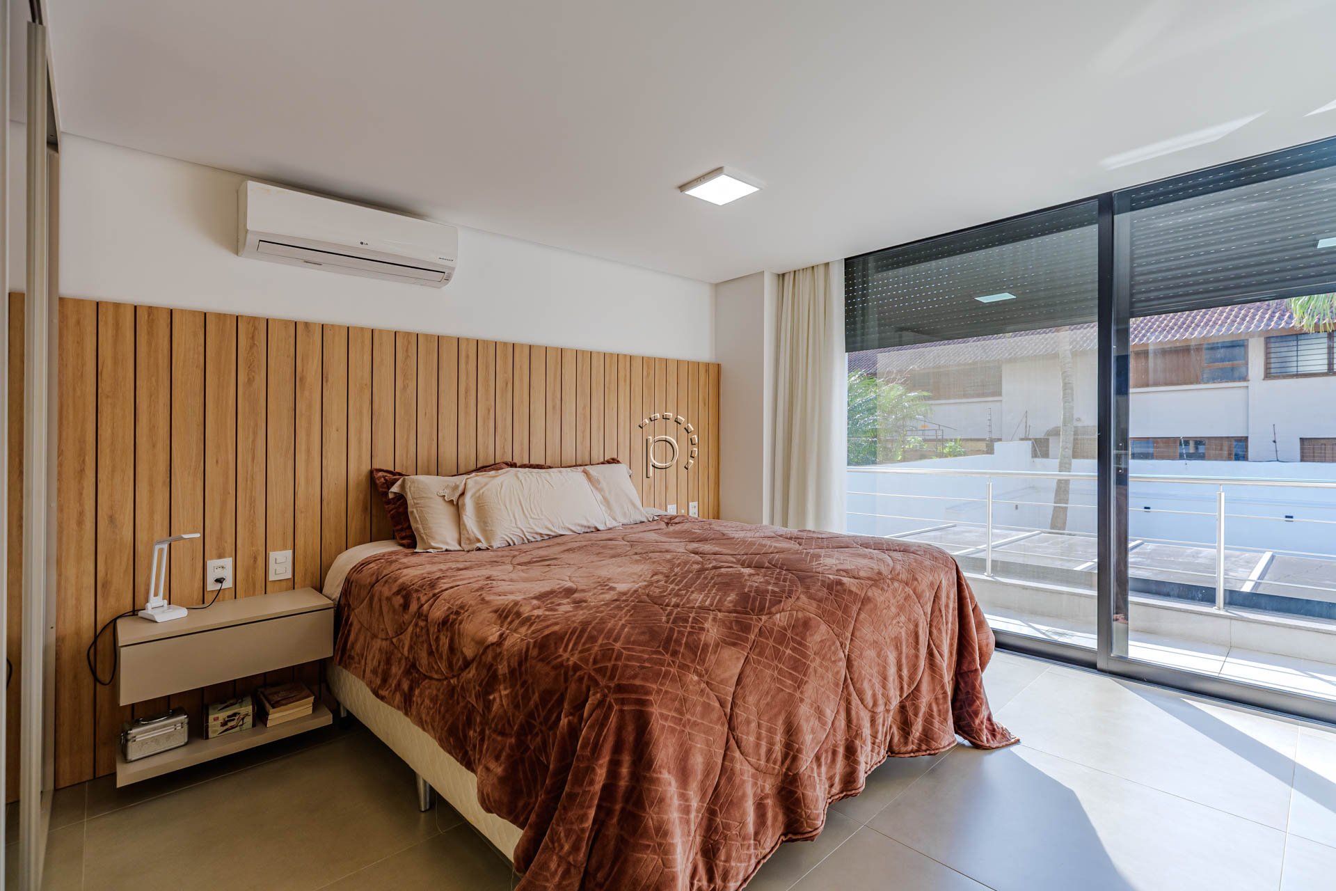 Casa à venda com 380m², 4 quartos, 4 suítes, 4 vagas no bairro Vila Assunção em Porto Alegre - Foto 12