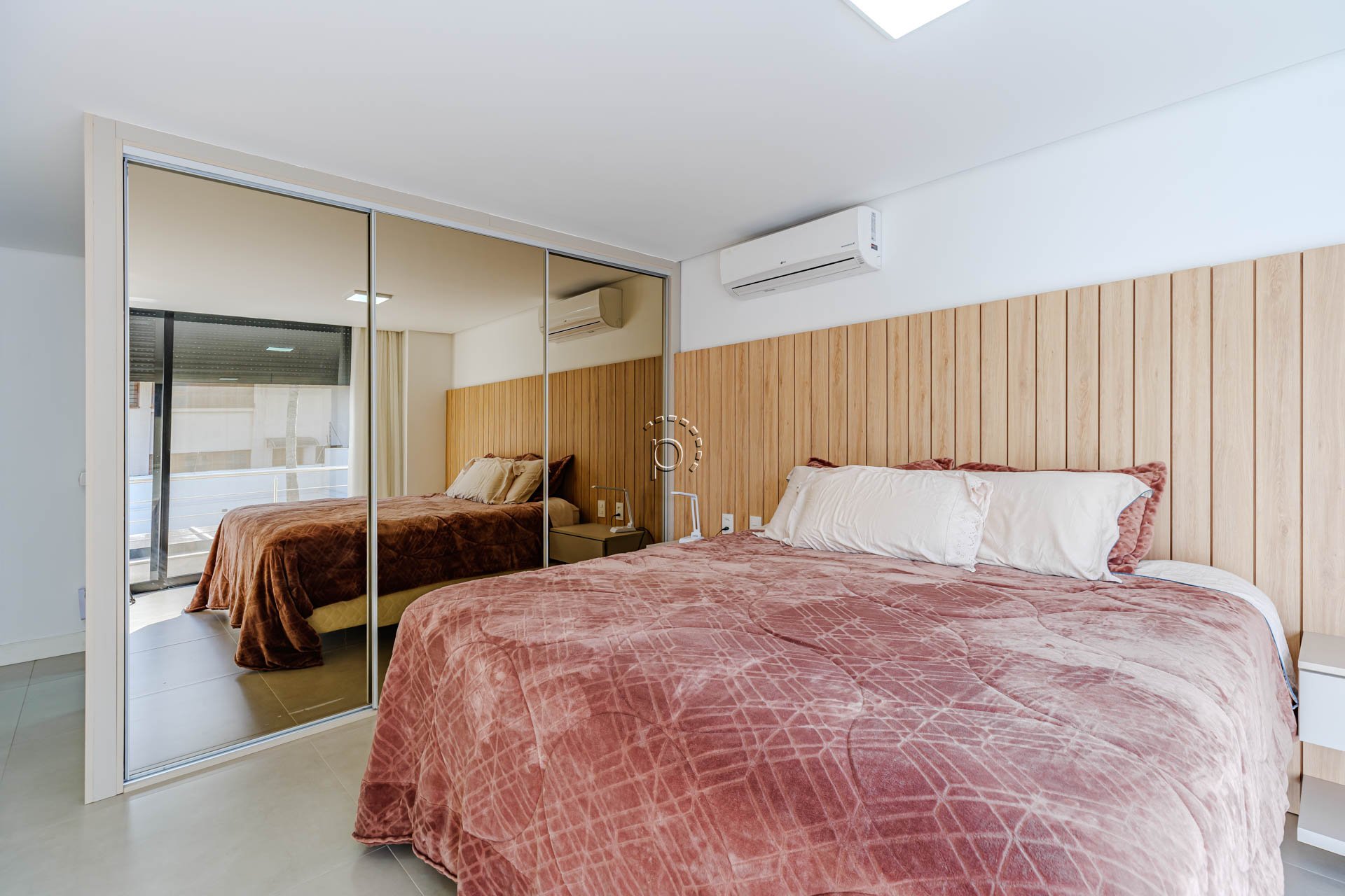 Casa à venda com 380m², 4 quartos, 4 suítes, 4 vagas no bairro Vila Assunção em Porto Alegre - Foto 13