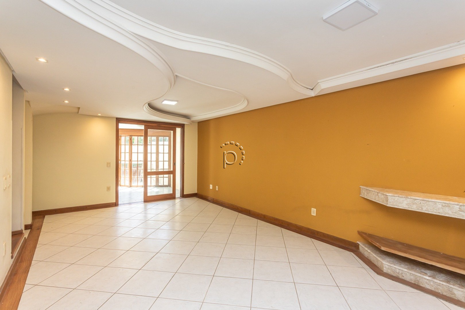 Casa em Condomínio para alugar com 318m², 4 quartos, 4 suítes, 4 vagas no bairro Tristeza em Porto Alegre - Foto 2