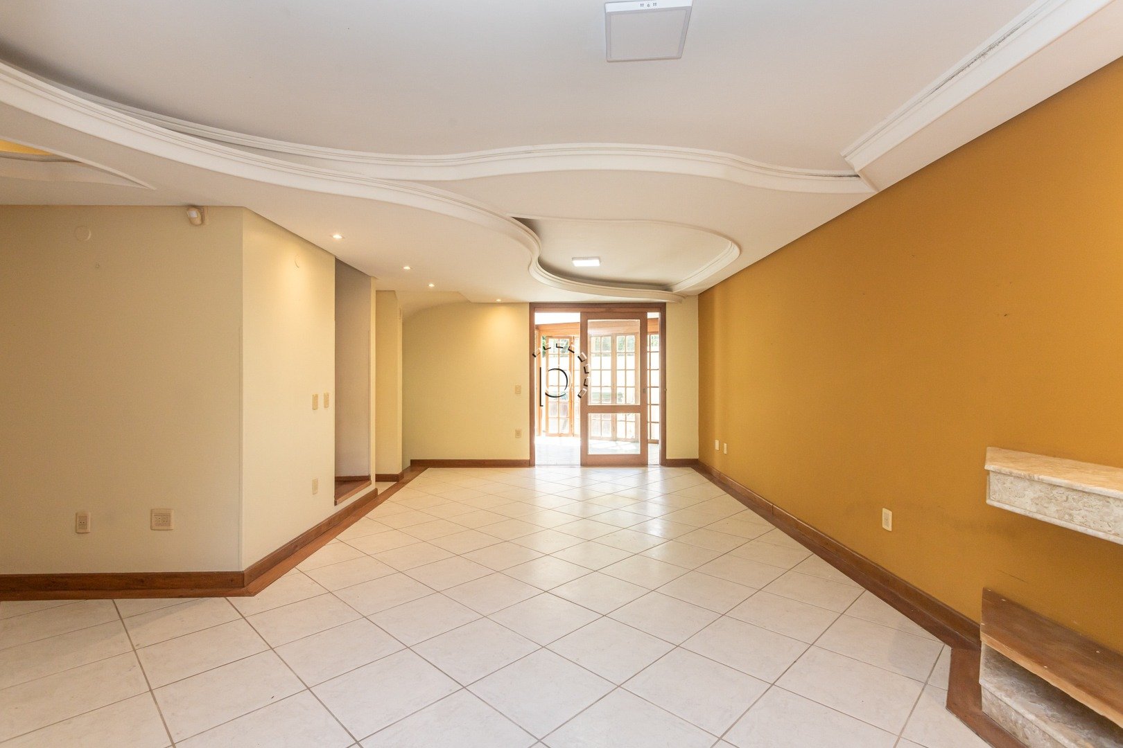 Casa em Condomínio para alugar com 318m², 4 quartos, 4 suítes, 4 vagas no bairro Tristeza em Porto Alegre - Foto 3