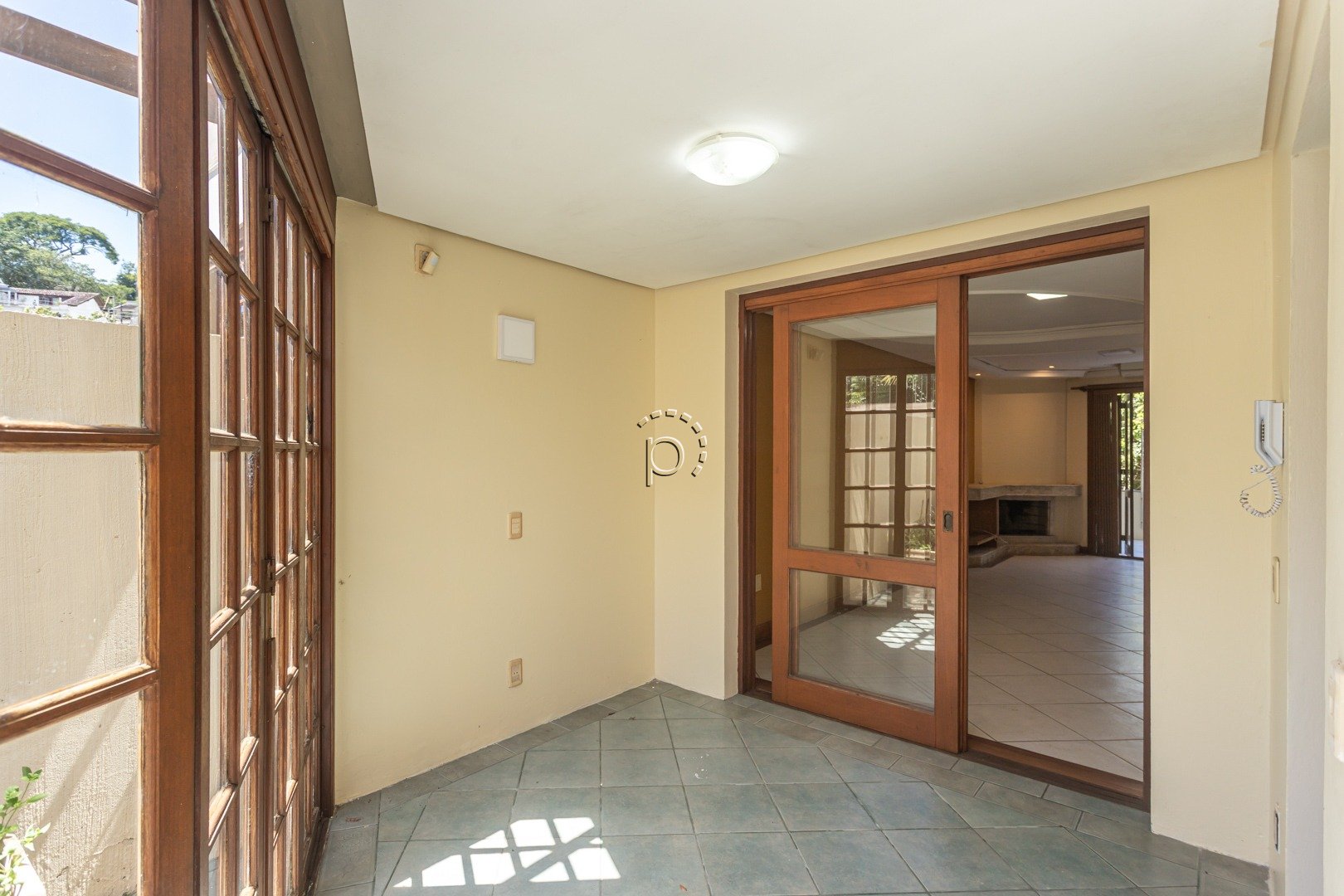 Casa em Condomínio para alugar com 318m², 4 quartos, 4 suítes, 4 vagas no bairro Tristeza em Porto Alegre - Foto 11