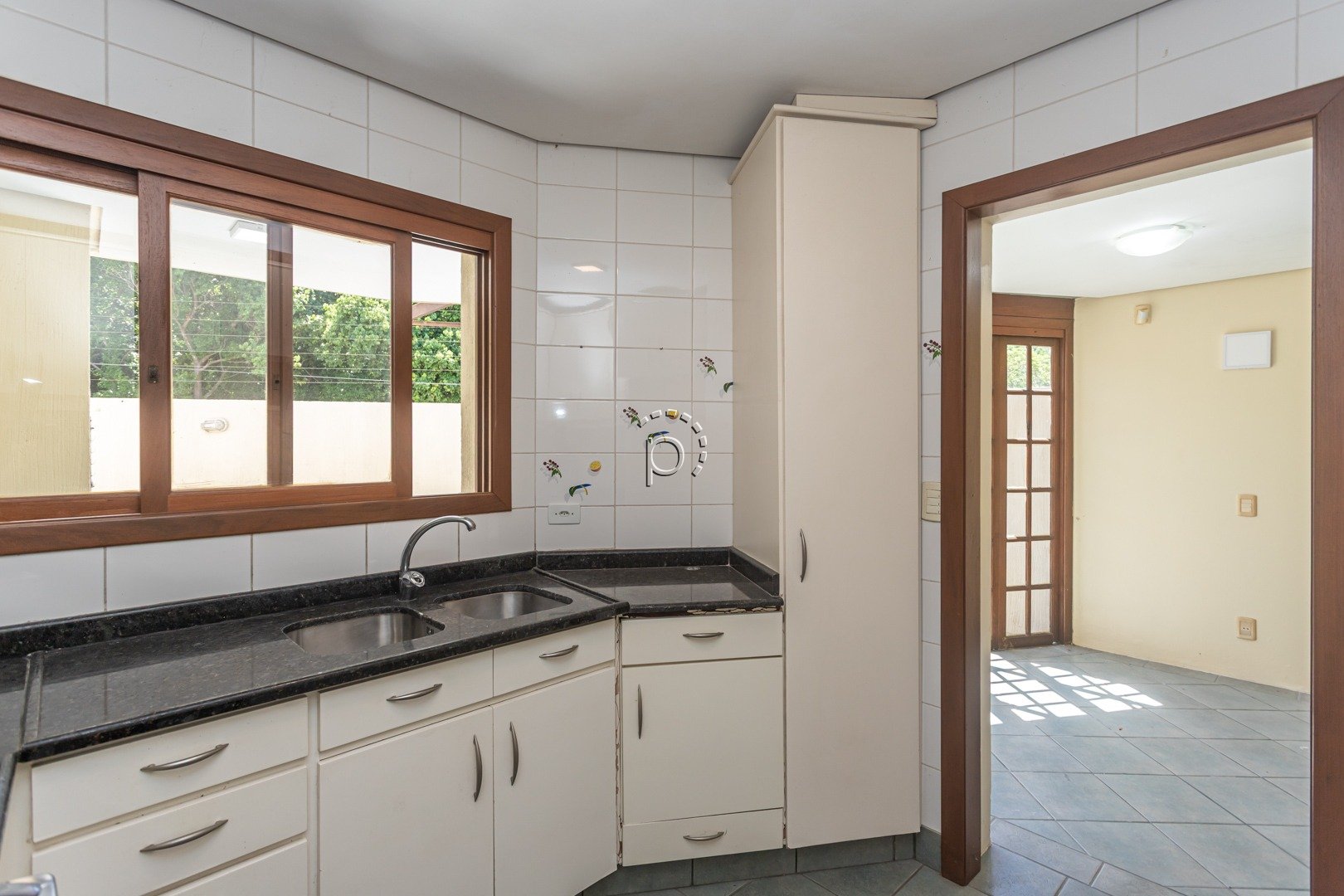Casa em Condomínio para alugar com 318m², 4 quartos, 4 suítes, 4 vagas no bairro Tristeza em Porto Alegre - Foto 13