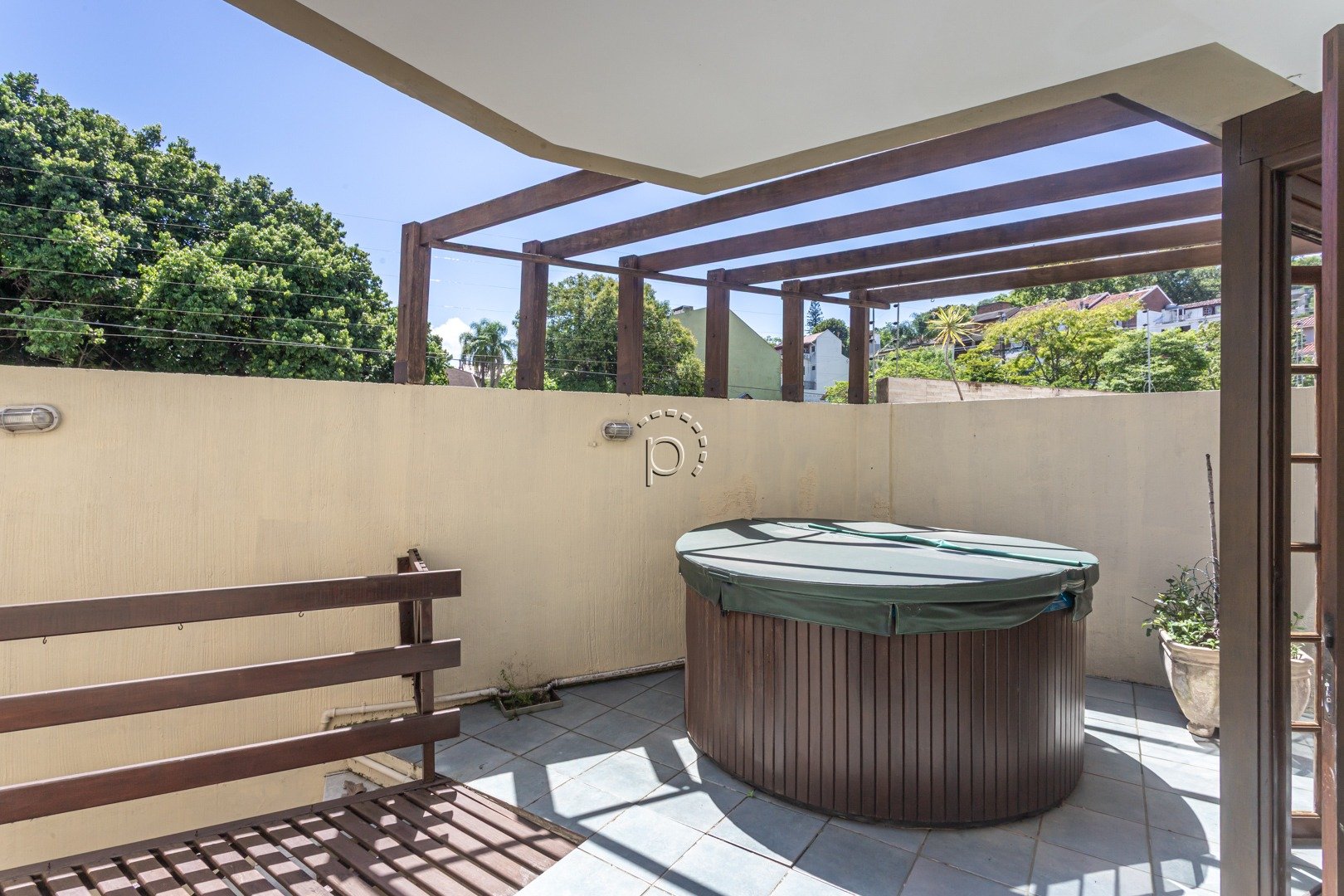 Casa em Condomínio para alugar com 318m², 4 quartos, 4 suítes, 4 vagas no bairro Tristeza em Porto Alegre - Foto 15