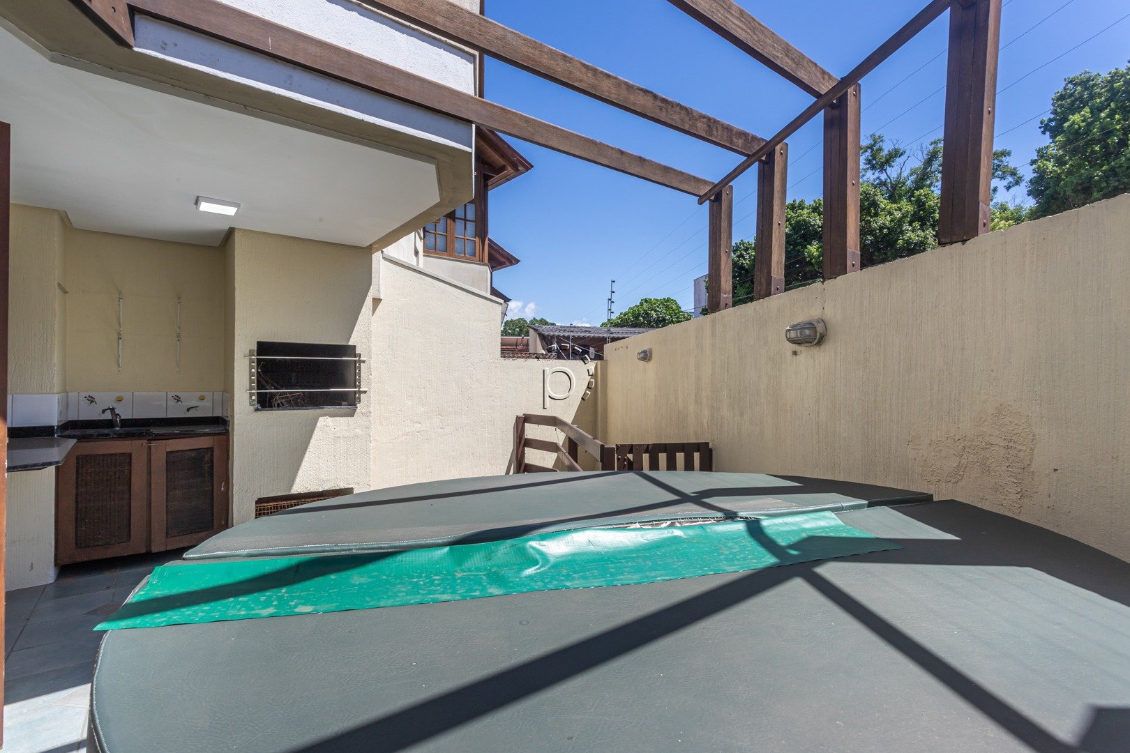 Casa em Condomínio para alugar com 318m², 4 quartos, 4 suítes, 4 vagas no bairro Tristeza em Porto Alegre - Foto 17