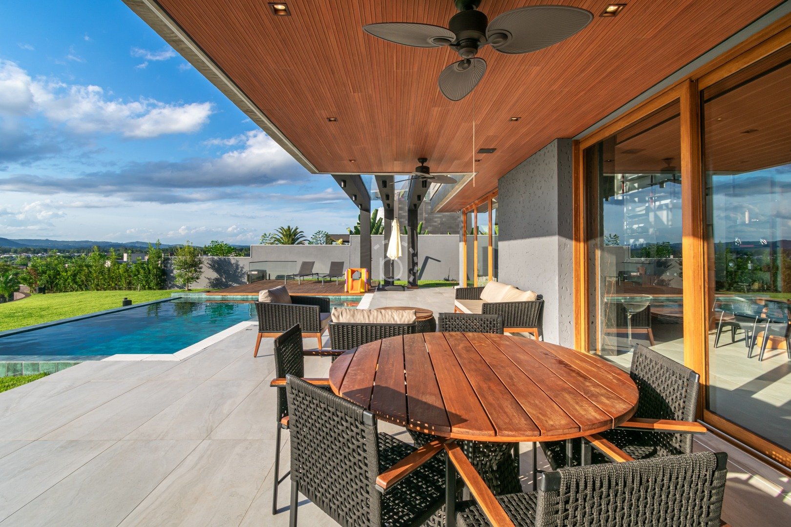 Casa em Condomínio para alugar com 600m², 5 quartos, 5 suítes, 4 vagas no bairro Terra Ville em Porto Alegre - Foto 3