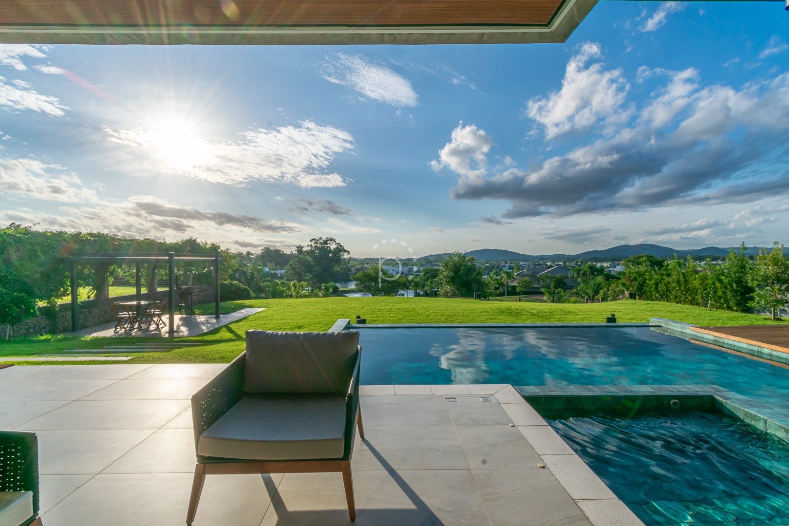 Casa em Condomínio para alugar com 600m², 5 quartos, 5 suítes, 4 vagas no bairro Terra Ville em Porto Alegre - Foto 4