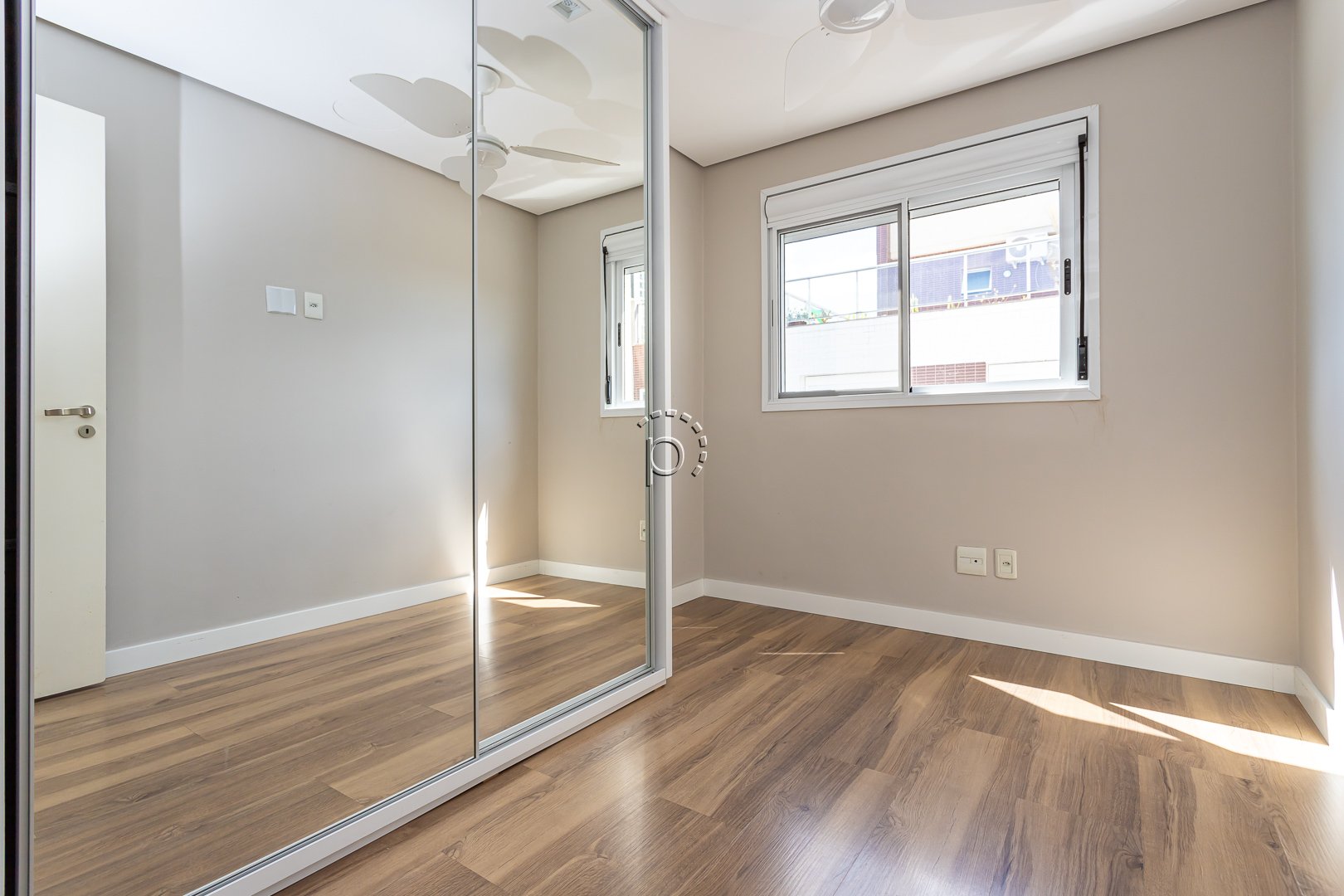 Apartamento à venda com 88m², 3 quartos, 1 suíte, 2 vagas no bairro Tristeza em Porto Alegre - Foto 13