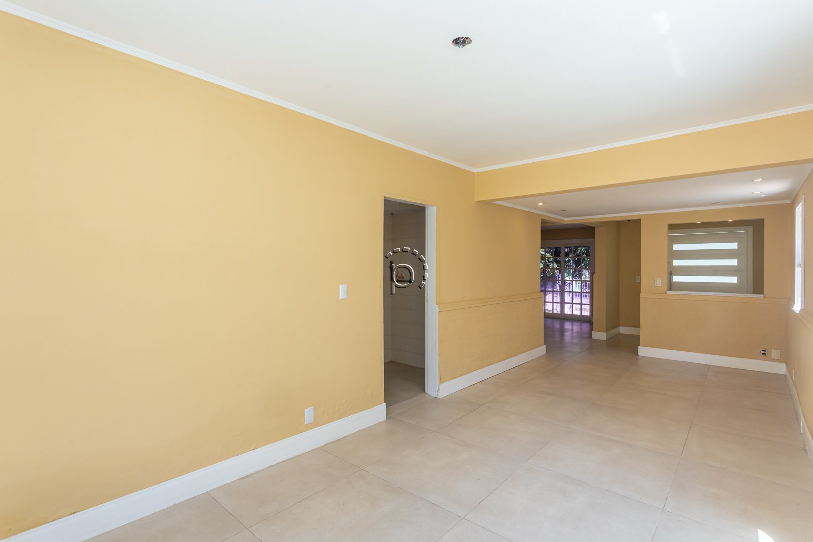 Casa à venda com 328m², 4 quartos, 1 suíte, 8 vagas no bairro Ipanema em Porto Alegre - Foto 4