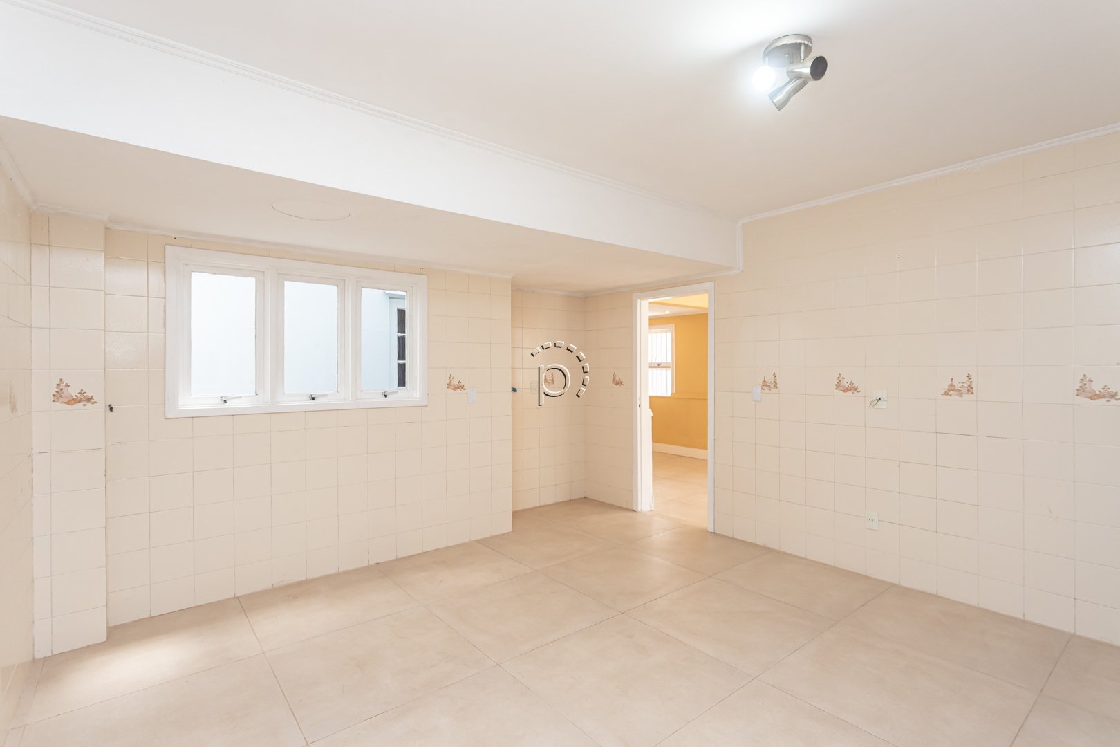 Casa à venda com 328m², 4 quartos, 1 suíte, 8 vagas no bairro Ipanema em Porto Alegre - Foto 16