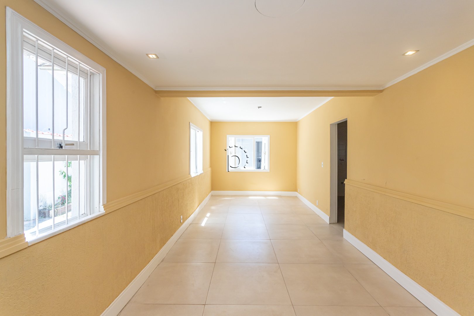 Casa à venda com 328m², 4 quartos, 1 suíte, 8 vagas no bairro Ipanema em Porto Alegre - Foto 2